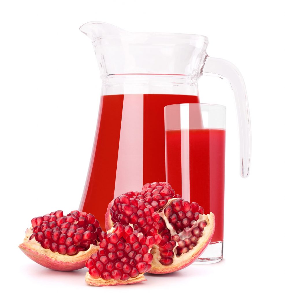 Granatapfel-Fruchtsaft-in-Glaskrug