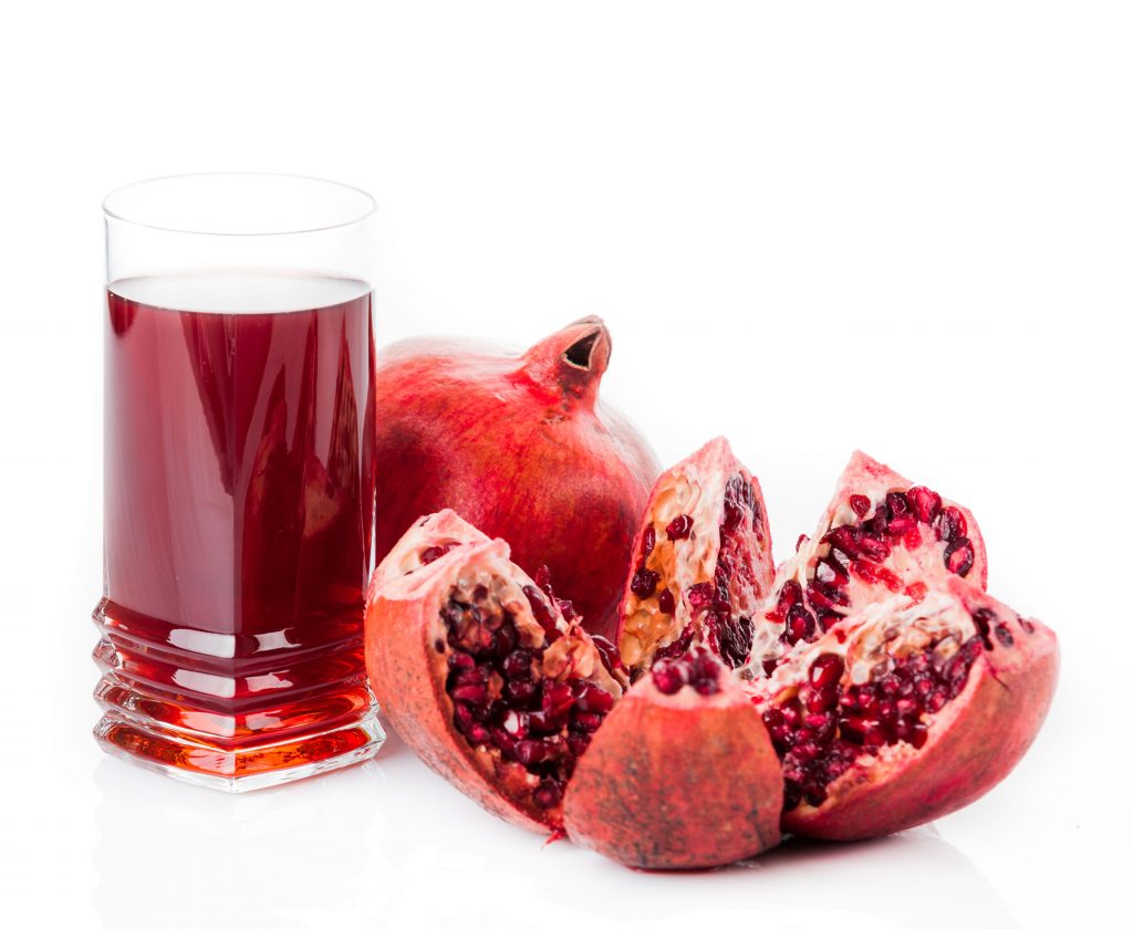 GranatapfelSaft-mit-Frucht